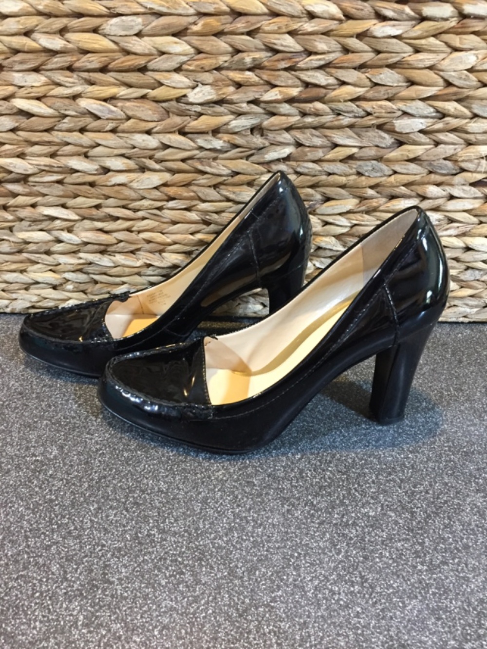 Lauren Ralph Lauren Black Patent Leather Pumps - Picture 9 of 13